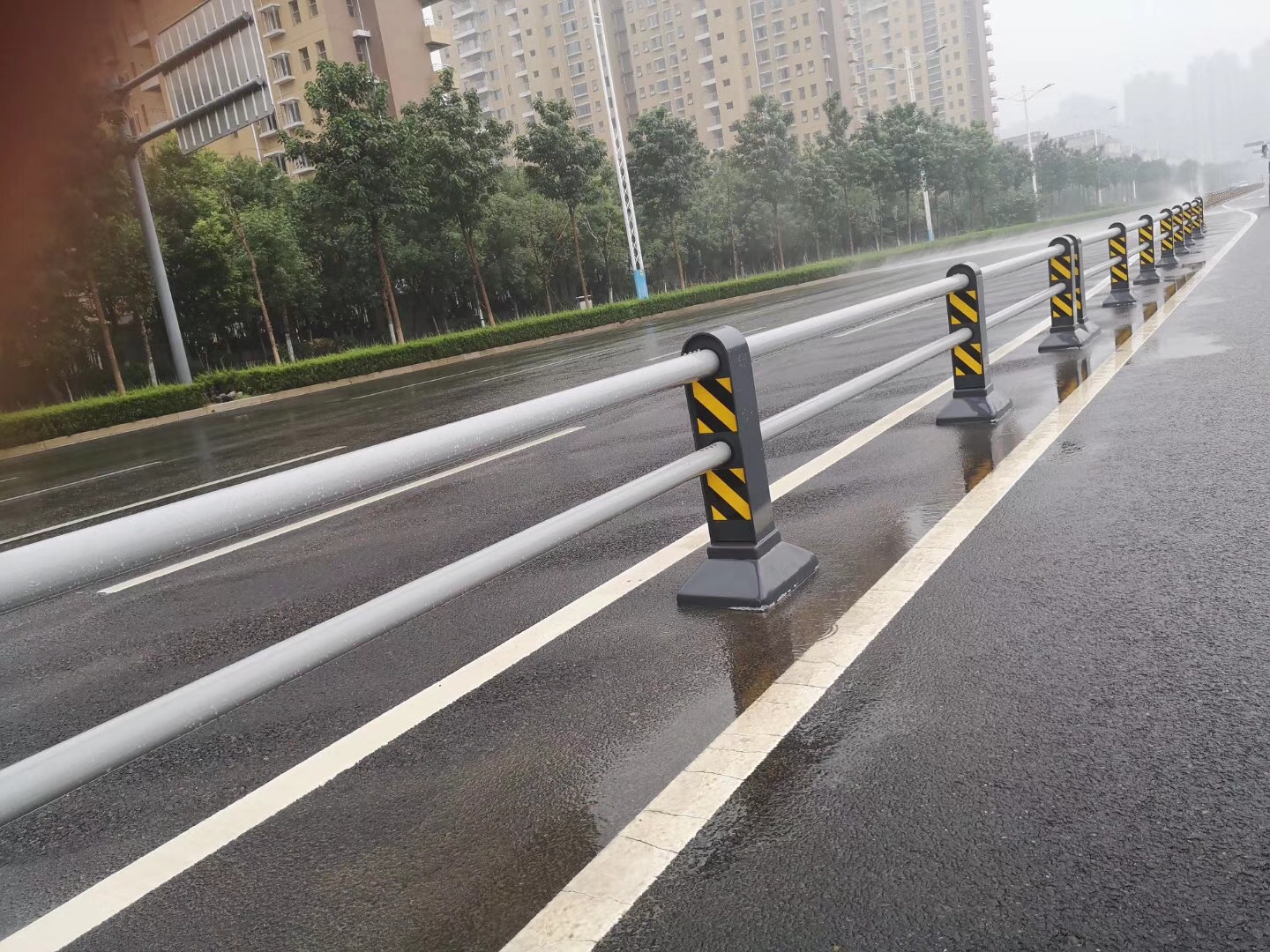 道路隔離欄桿